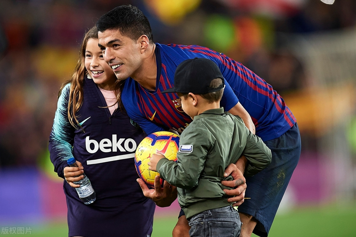 爱游戏体育莱万多夫斯基巅峰对决，萨拉赫与70激战雄鹿分钟，出色防守胜负难料！的简单介绍