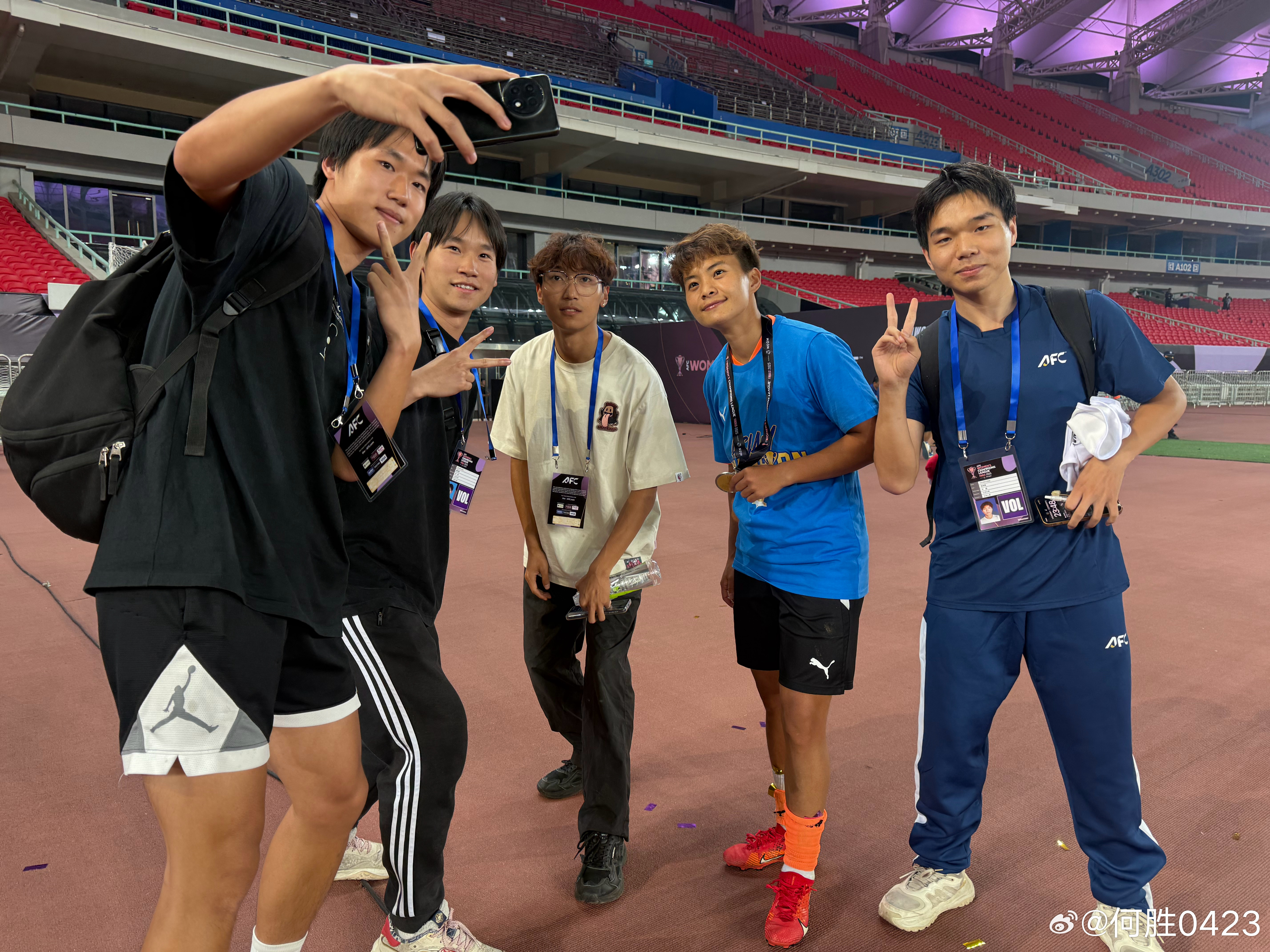 爱游戏官方入口清晨足总杯焦点战，广东宏远队长鼓劲，气氛紧张，团队化学反应显著的简单介绍