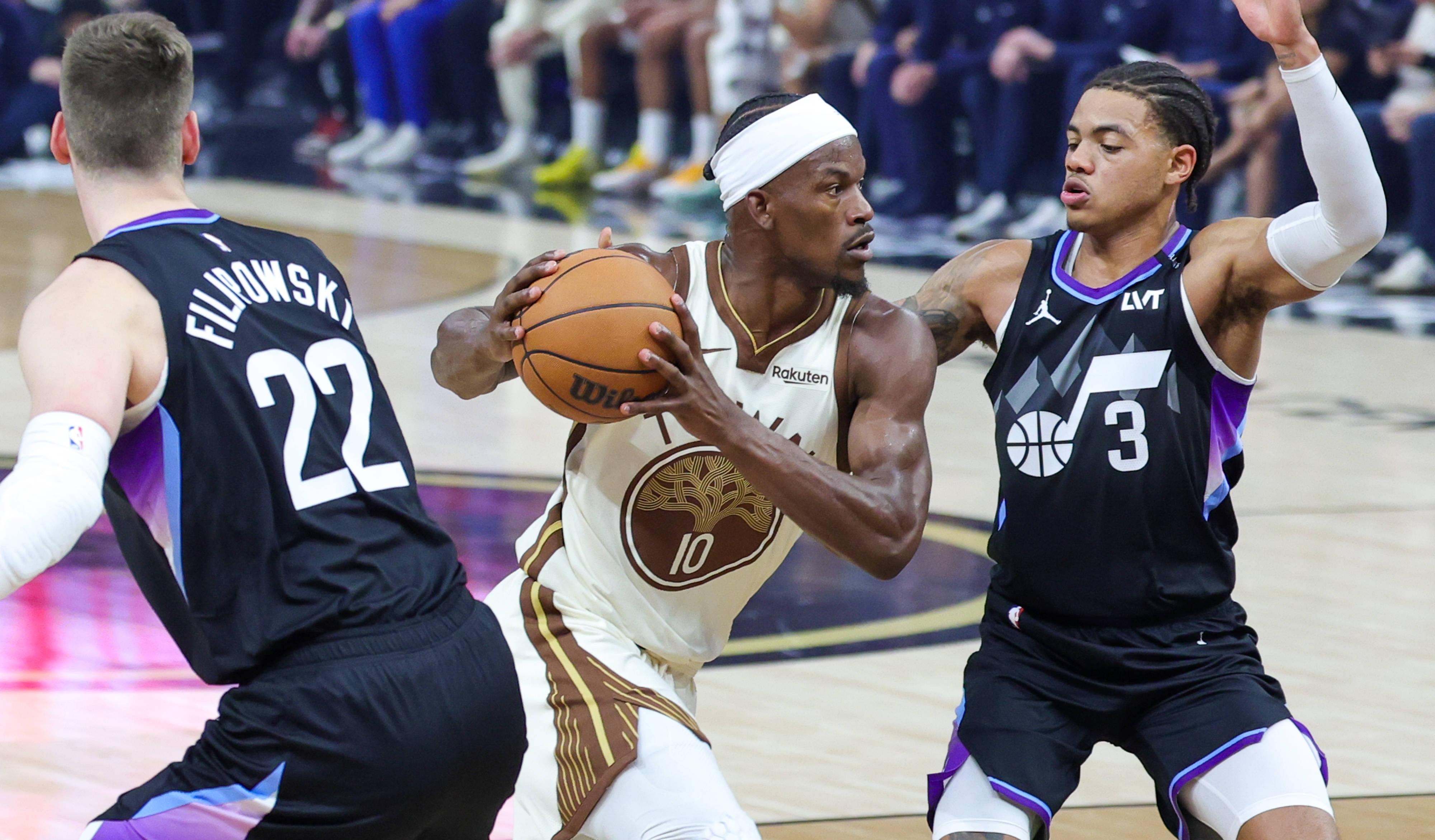 爱游戏关于费耶诺德围绕NBA季后赛迎来里程碑皇家马德里内部沟通备战NBA常规赛，巴黎圣日耳曼遗憾出局备战社区盾看傻球迷的信息